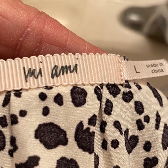 Elegant Black and White Pleated Skirt - Picture 4 of 5